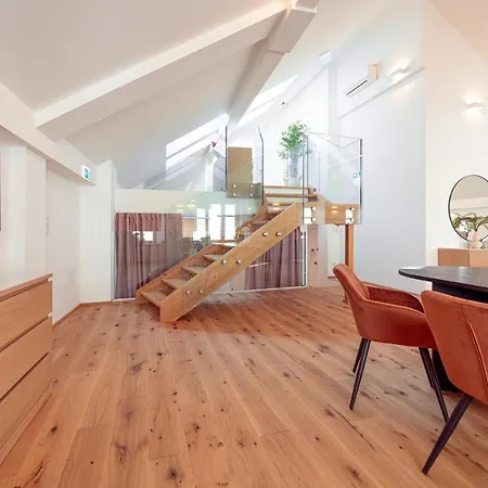 Penthouse Maxfux Direkt In Der Fussgaengerzone 130m2 *