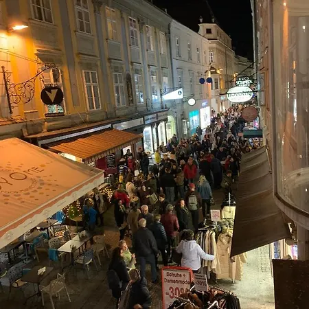 Penthouse Maxfux Direkt In Der Fussgaengerzone 130m2 * Krems an der Donau