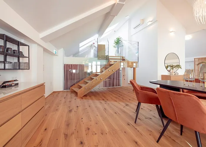 Penthouse Maxfux Direkt In Der Fussgaengerzone 130m2 *