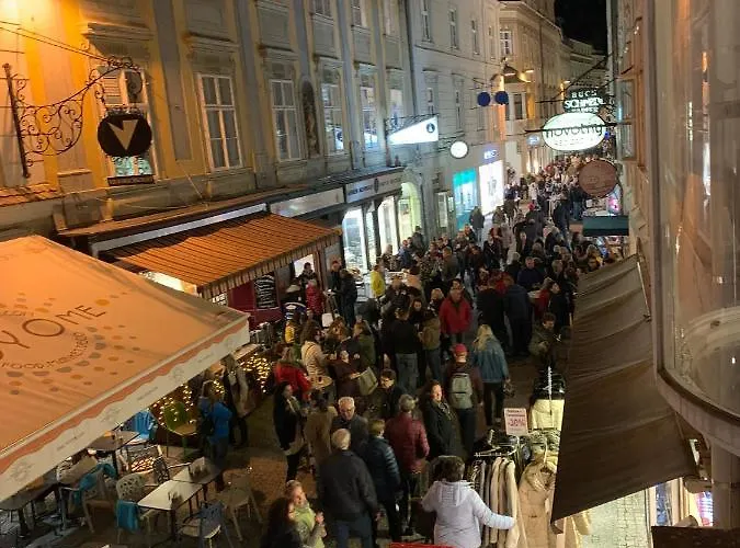 Penthouse Maxfux Direkt In Der Fussgaengerzone 130m2 * Kremže